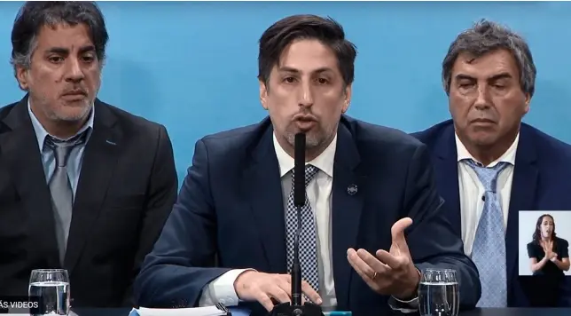 «La decisión es que todos los maestros y maestras concurran a la escuela»