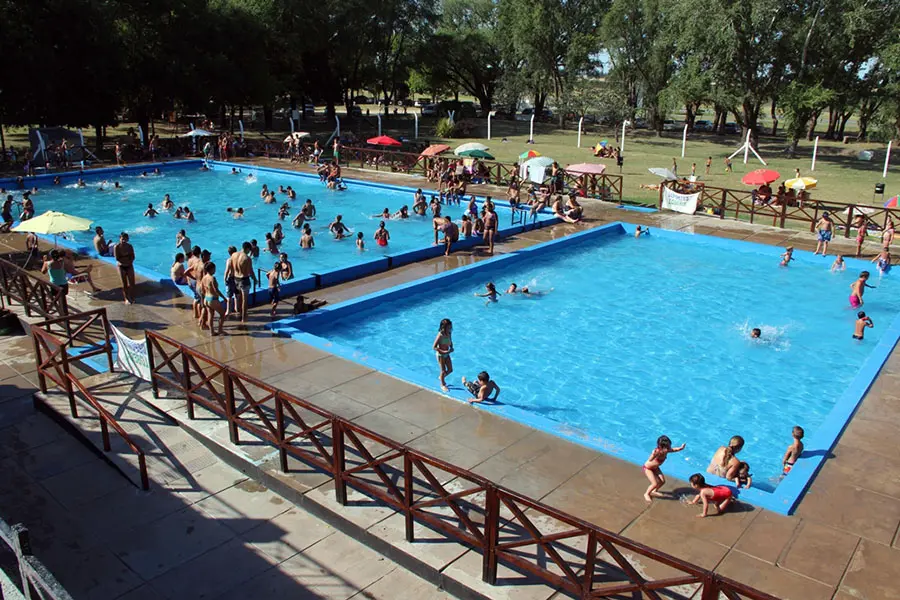 Se inaugura la temporada en los natatorios municipales