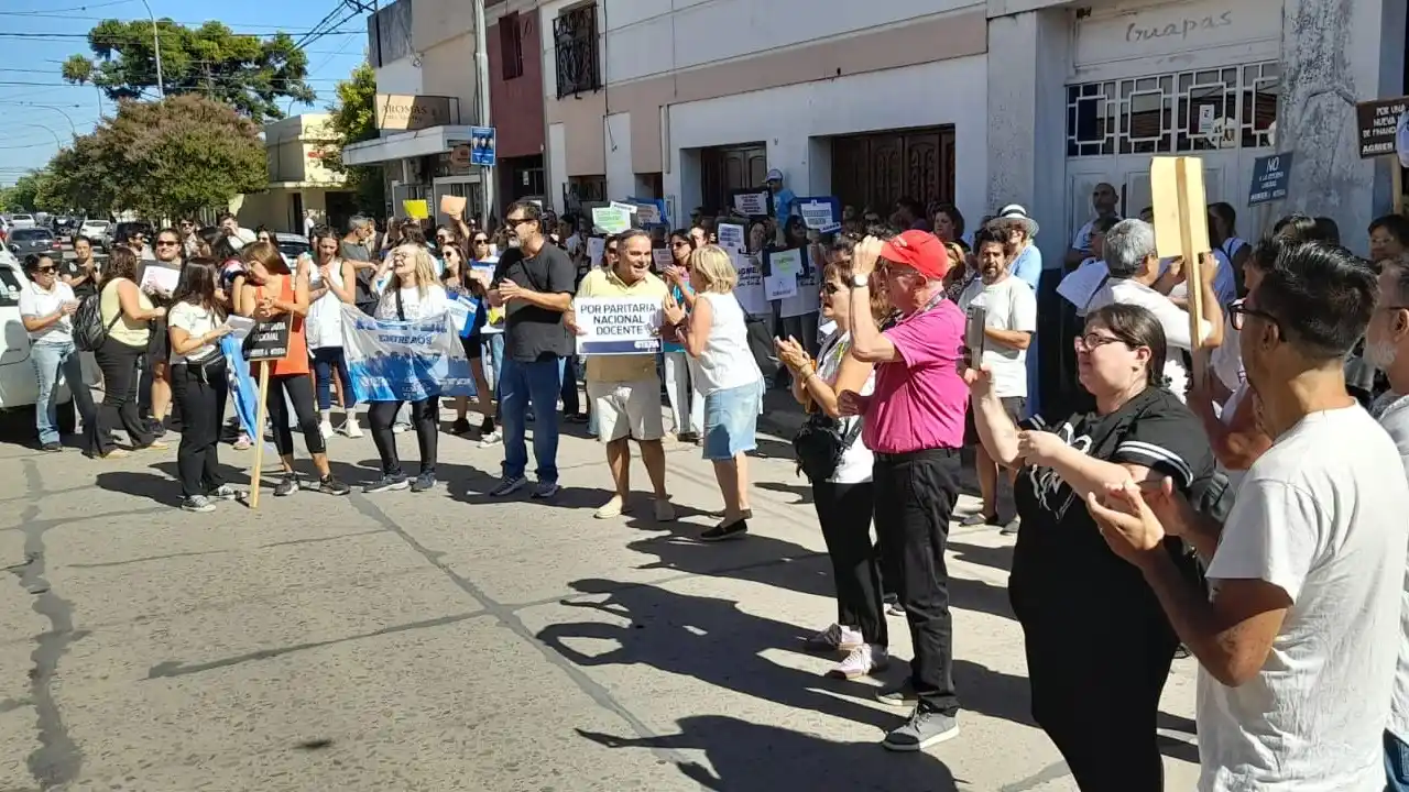 Firpo: “Un sueldo absolutamente a la baja, por debajo de la línea de la pobreza”