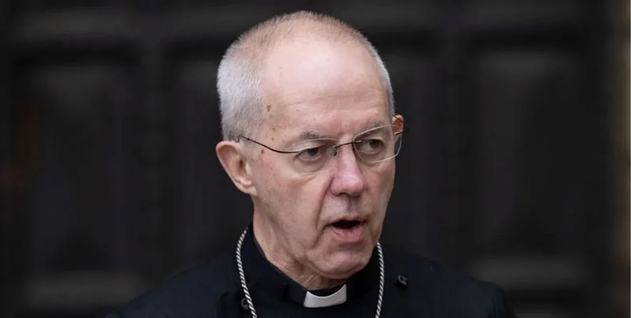 Justin Welby, líder de la Iglesia anglicana, presentó su renuncia luego de las crecientes críticas y presiones del gobierno británico.