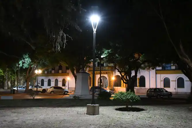 Reconversión lumínica en Plaza Independencia: más iluminación y menor consumo
