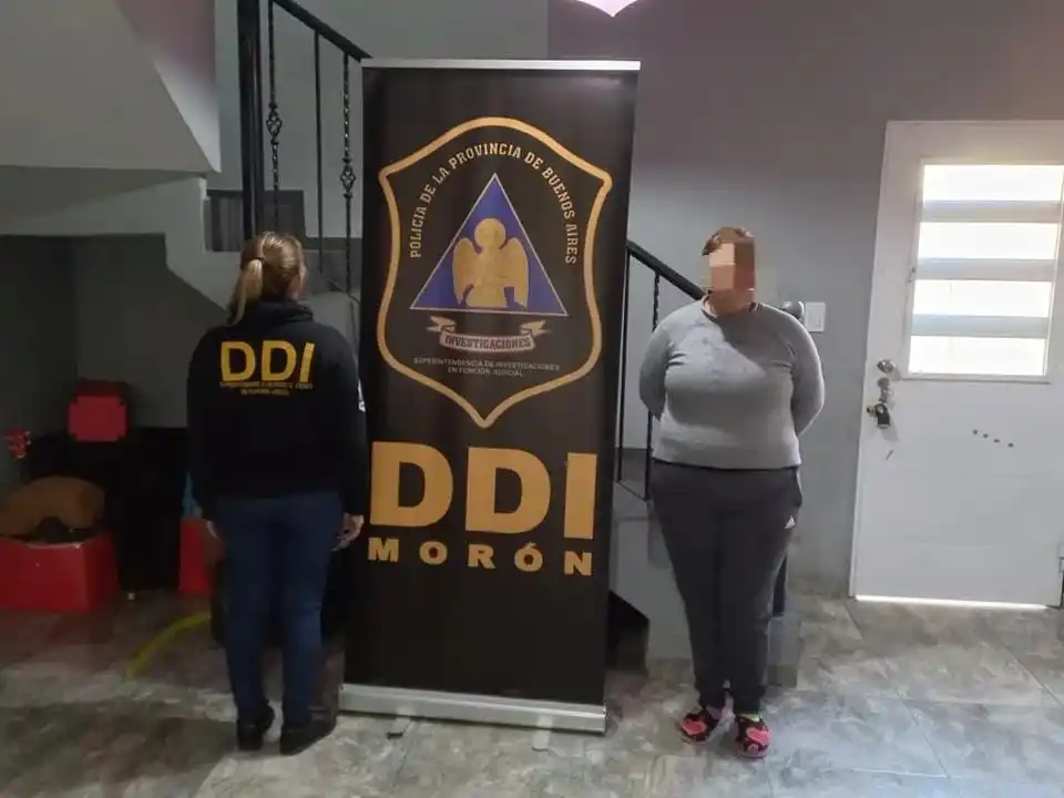 Cuatro mujeres y un hombre chileno fueron detenidos.