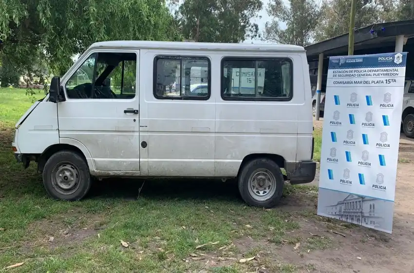 Circulaban con una Traffic sin patente, robada y fueron detenidos