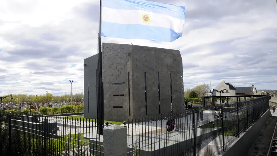 Con fuerte custodia, Cristina visitó el mausoleo de Néstor Kirchner