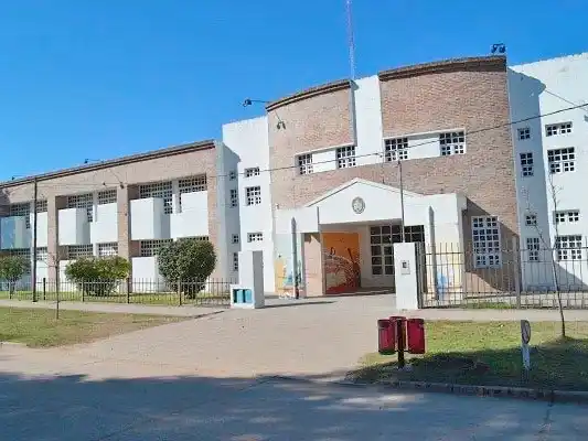 Impermeabilizarán techos y harán mejoras estructurales en un colegio de Urdinarrain