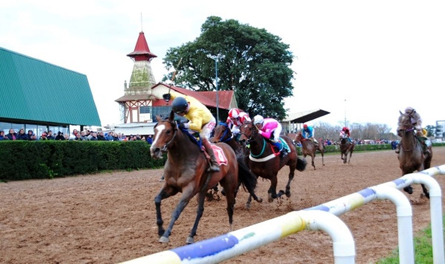 Dark Shine se quedó con el Clásico “Gral. José de San Martín”