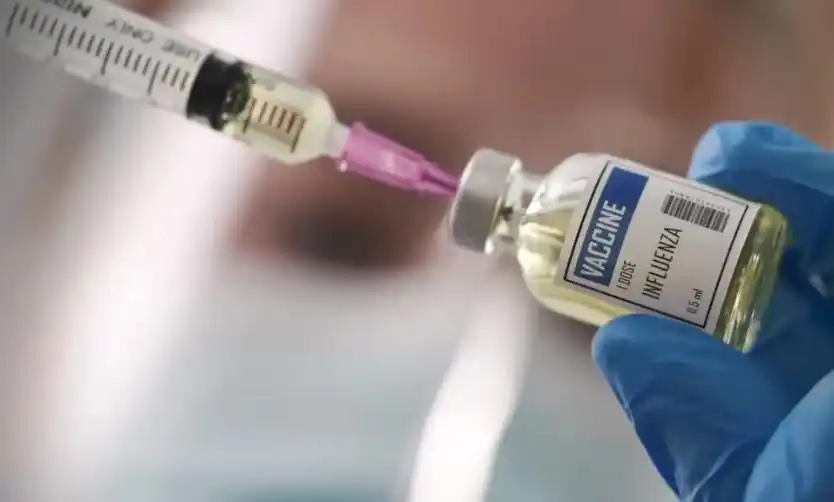 Los especialistas insisten en que la clave es mantener el esquema de vacunación.