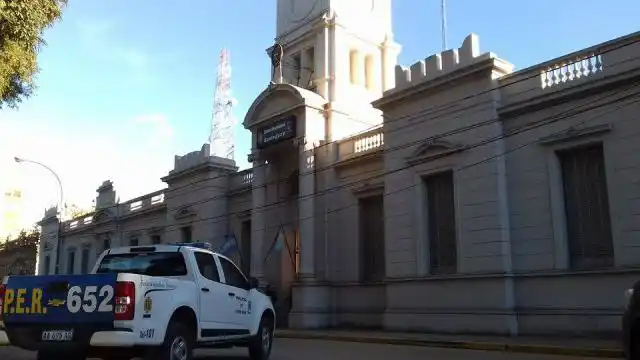 Allanamientos con detenidos y secuestro de armas y drogas
