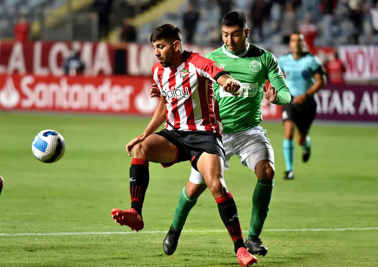 En Chile, Estudiantes abrió su eliminatoria con derrota