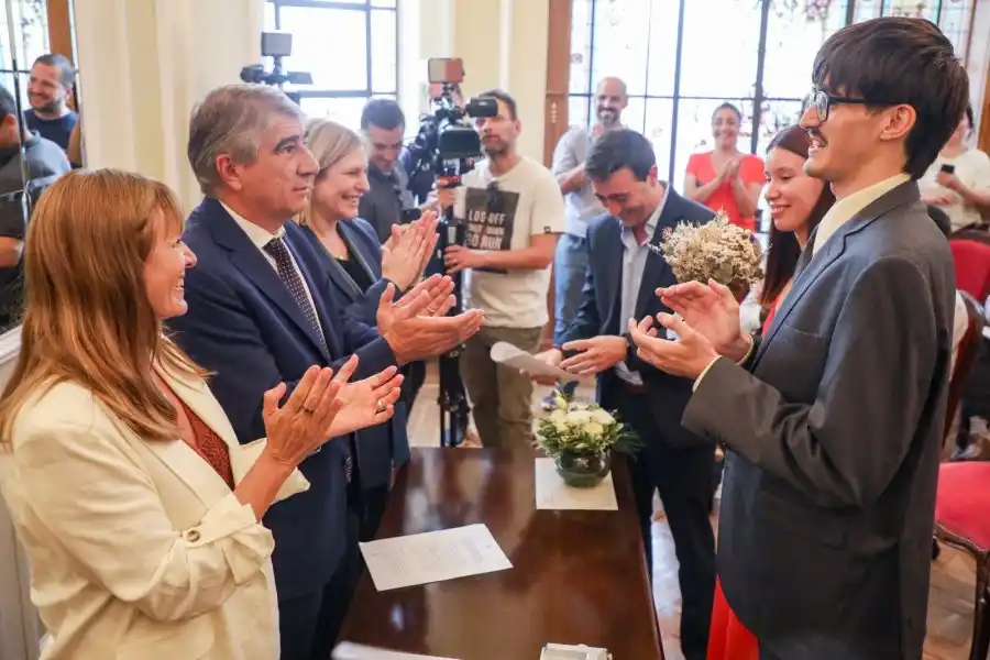 El Gobierno provincial habilitó este lunes para los ciudadanos santafesinos la posibilidad de contraer enlace matrimonial en espacios públicos