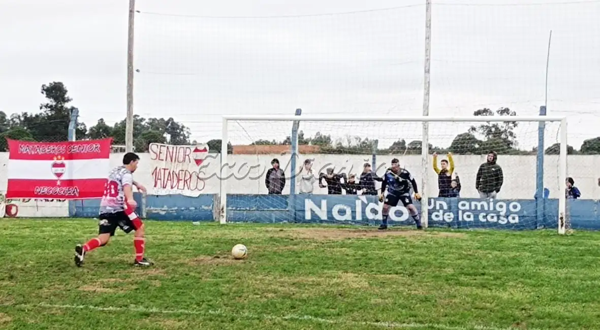 Mataderos se impuso en la definición por penales