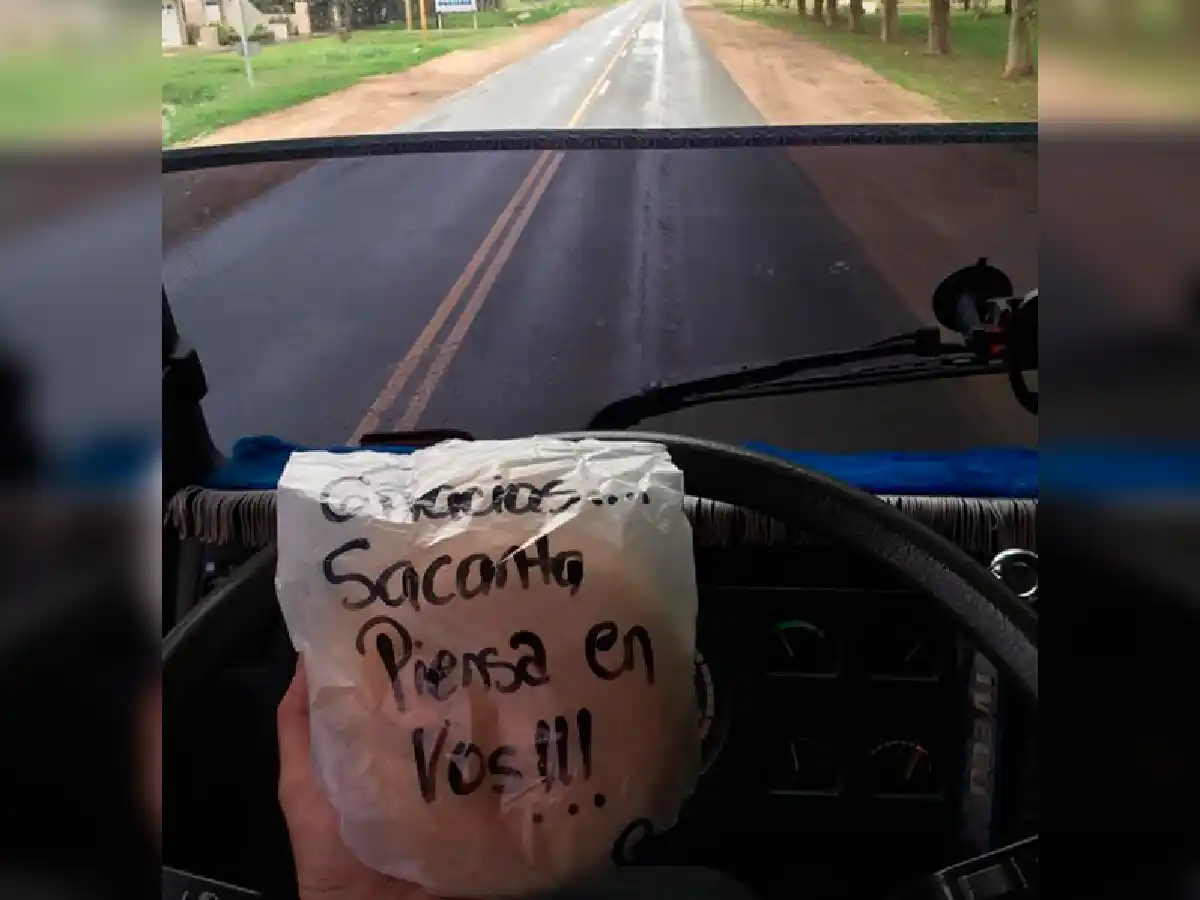 Sacanta: vecinos dan torta frita a los camioneros que pasan por el pueblo