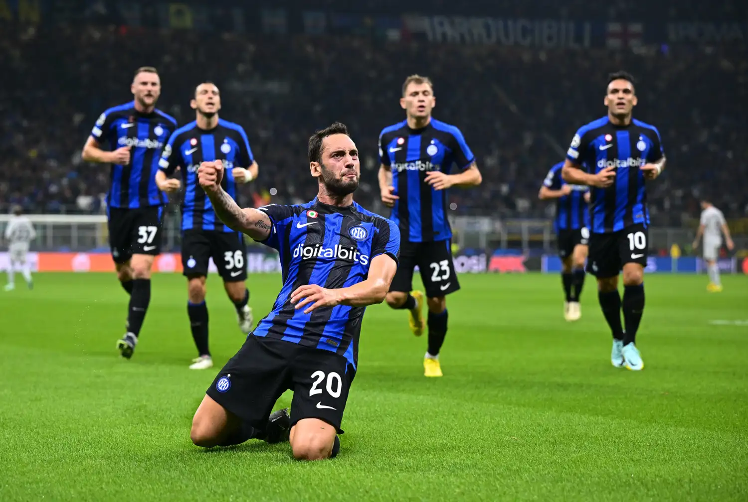 Hakan Calhanoglu festeja el gol del triunfo.