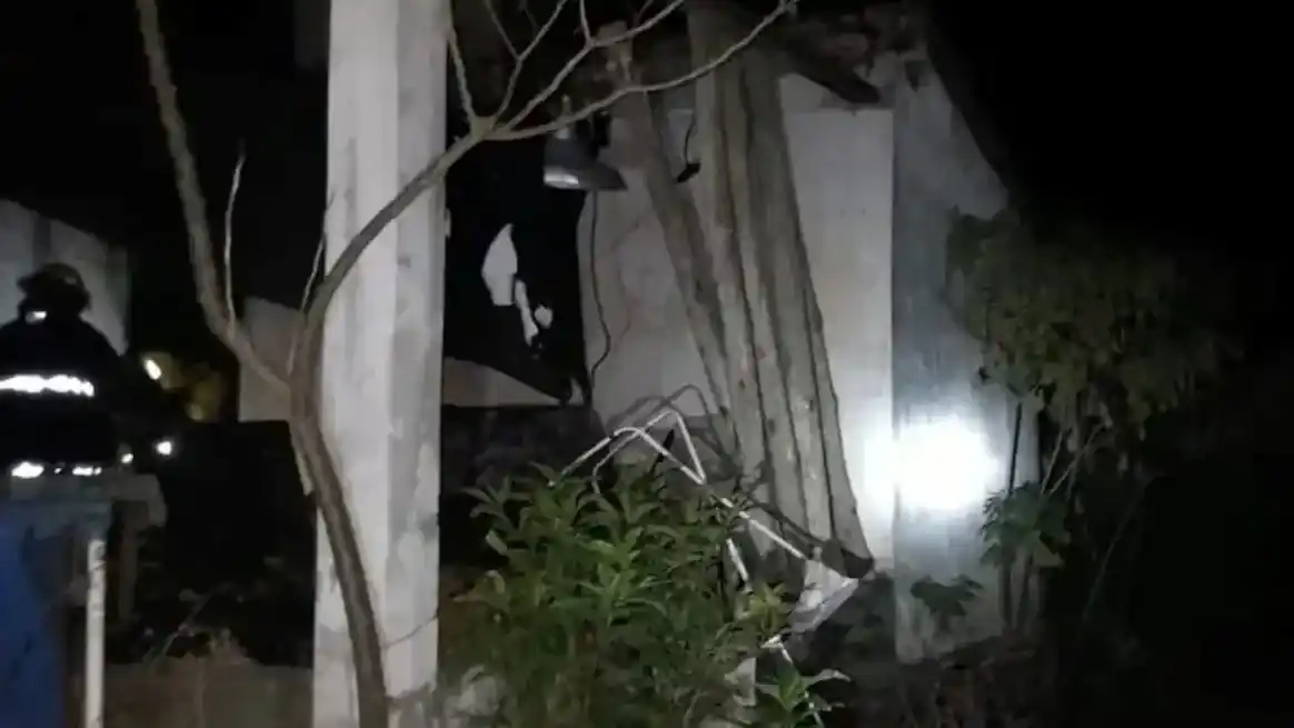 Una niña de 3 años falleció atrapada en un incendio, su gemela logró ser rescatada por los bomberos