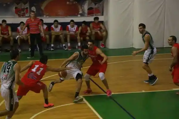 Racing derrotó a Talleres y se afirma en el segundo lugar de la Liga Provincial