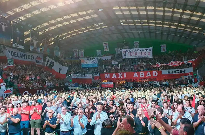 Ante una multitud, Abad volvió a ilusionar al radicalismo