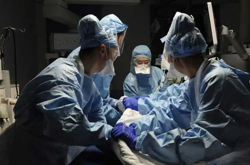 Murió un hombre con Covid que esperó tres días una cama de terapia intensiva