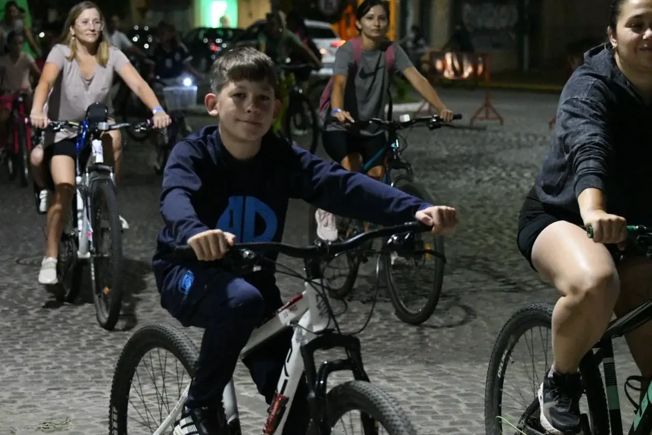 Organizan una nueva bicicleteada nocturna en Rafaela para toda la familia