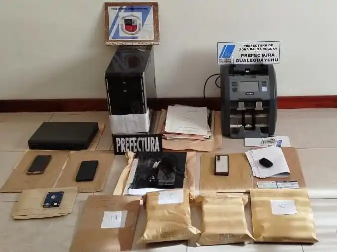 Allanaron dos domicilios y encontraron más de 180 millones de pesos por venta ilegal de divisas