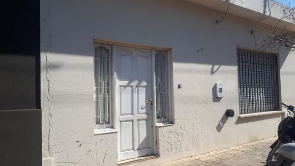Delincuentes entraron a la casa de una mujer mayor de edad y le pegaron