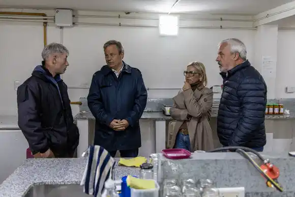 Cascallares y Paula Eichel recorrieron las instalaciones de la Escuela de Educación Agraria N°1 que funciona en Glew