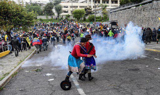 ¡FURIA INDÍGENA TOMA QUITO! Intentan entrar al Congreso, pero la policía los dispersa