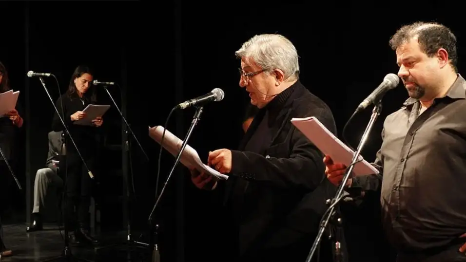 El grupo teatral marplatense fue creado en 2010 por el actor Emilio Comte, y desde entonces ha llevado adelante una ininterrumpida labor artística y cultural.