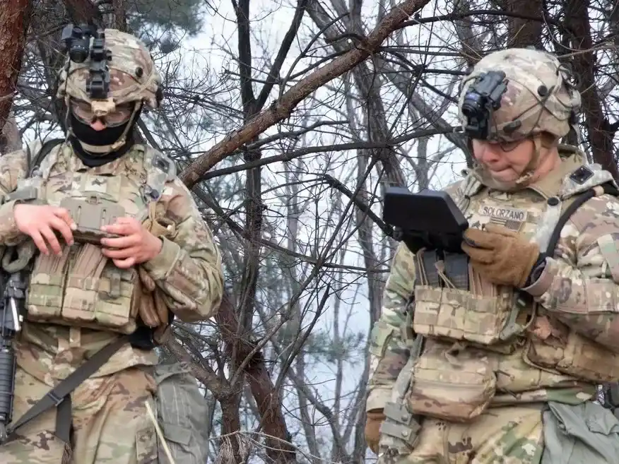 Más de diez mil soldados estadounidenses imponen un bloqueo a los buques que entran y salen de puertos iraníes.