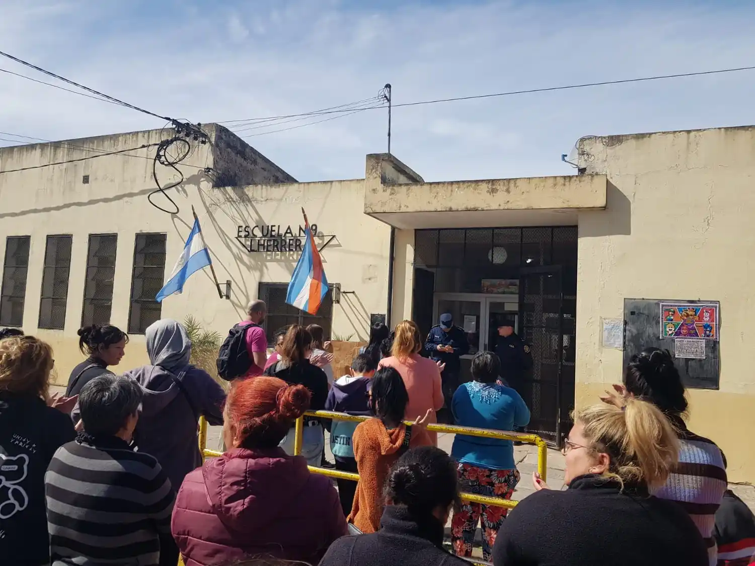 reclamo escuela 9 - 4