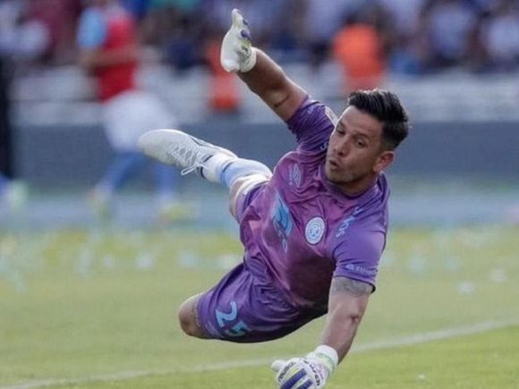 Tras la salida de Navas, Newell's aseguró la llegada de Juan Espínola y será refuerzo leproso