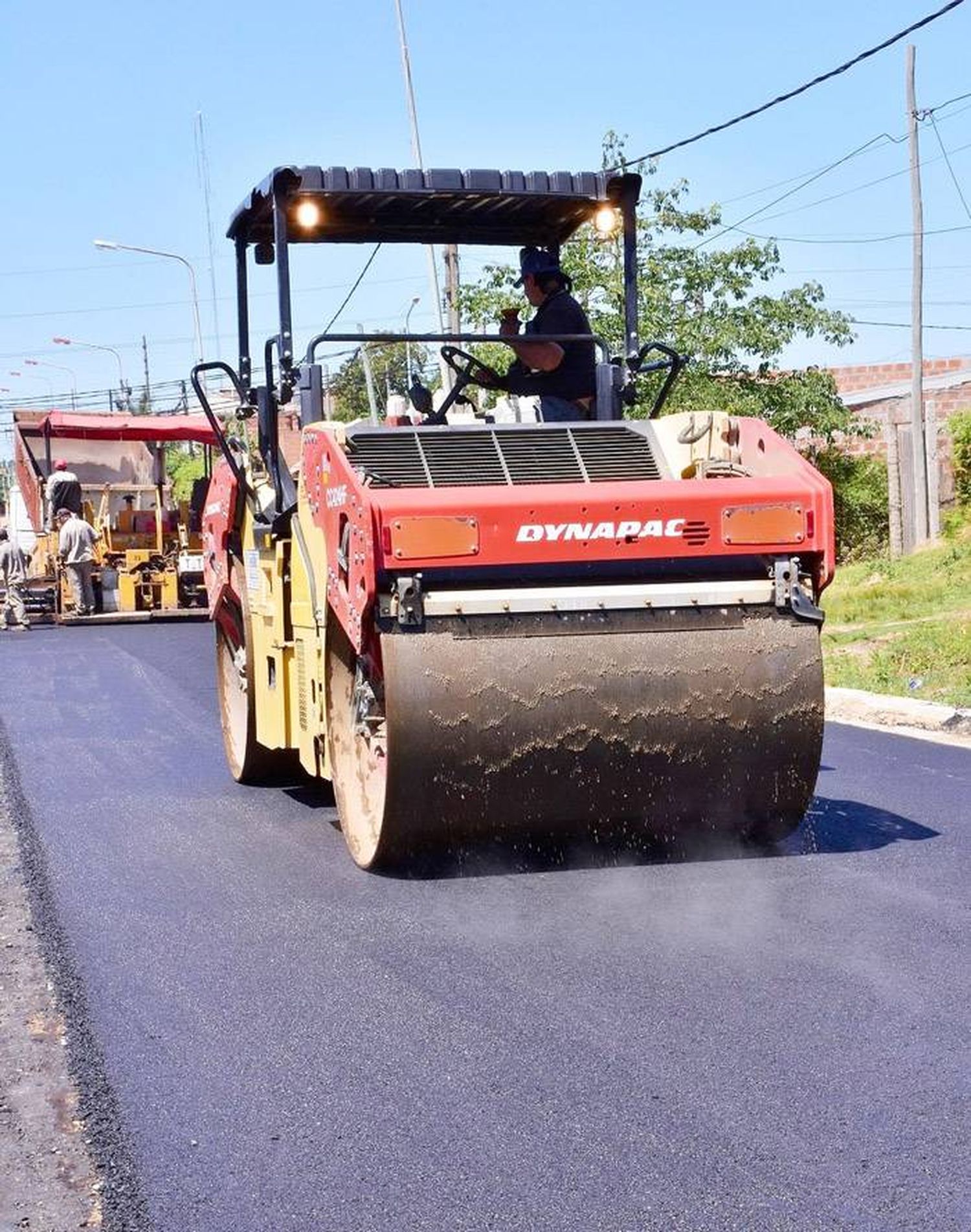 Continúan avanzando las obras de pavimentación,  enripiado y cordón cuneta