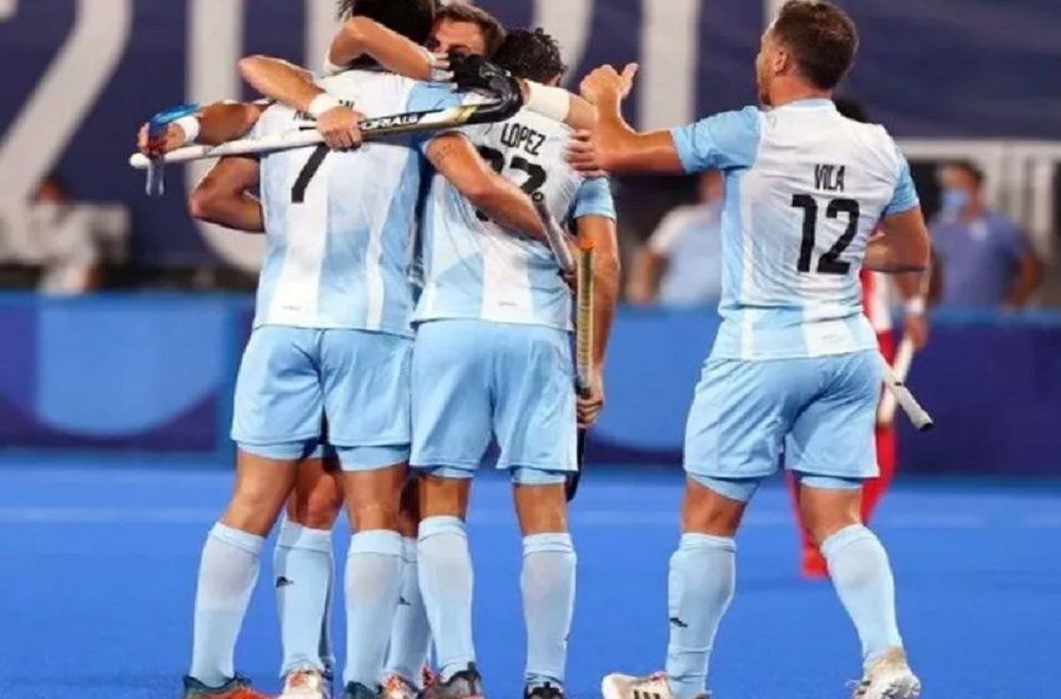 Hockey sobre césped: Los Leones lograron su primera victoria y Las Leones sufrieron una dura derrota