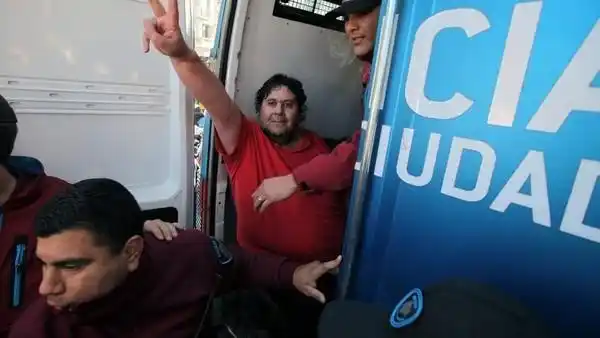 Néstor Segovia sufrió un cuadro de hipertensión y fue trasladado al hospital