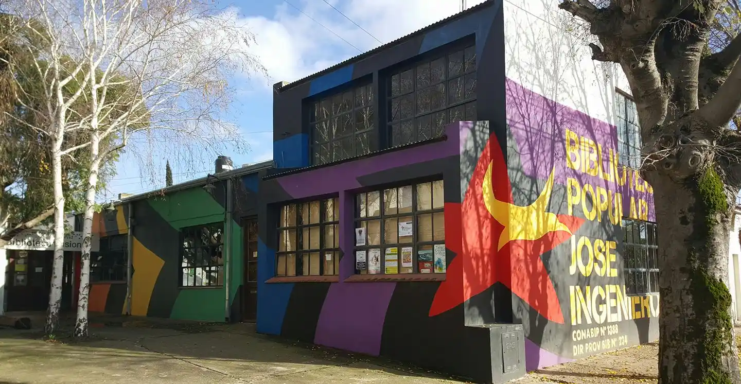 La Biblioteca Popular José Ingenieros, ubicada en Bolívar 132