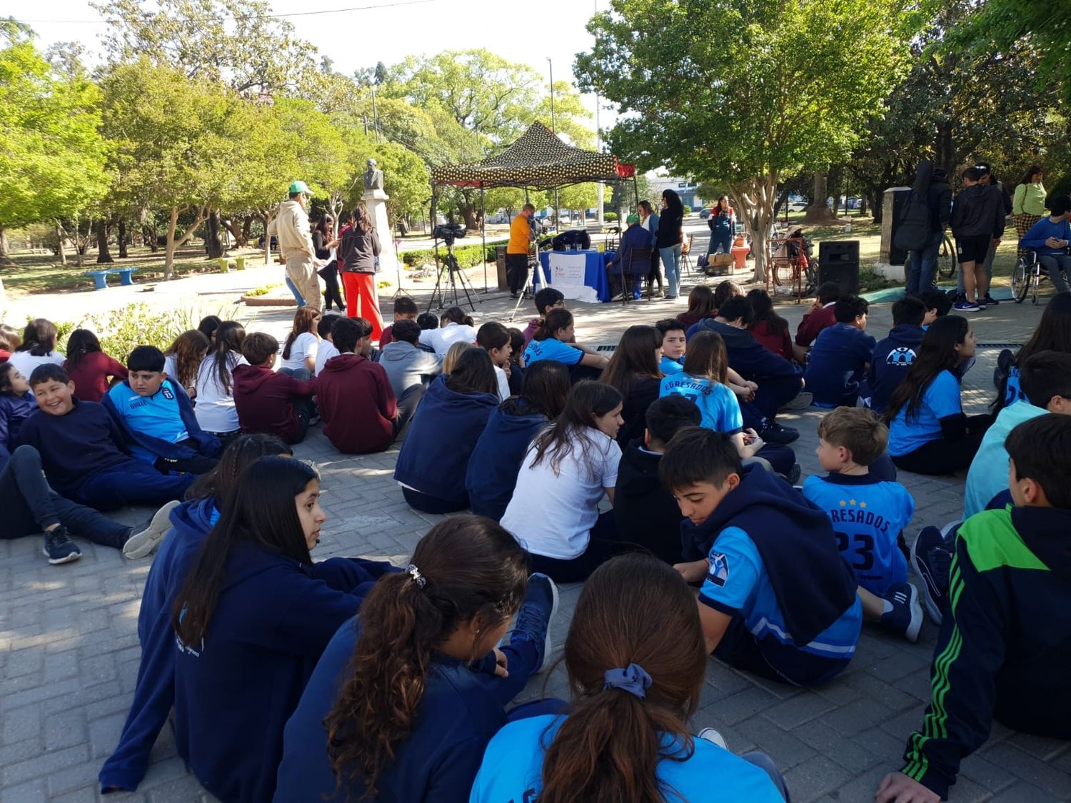 Gran cantidad de alumnos de diferentes instituciones asistieron a la primera emisión. Foto: Gentileza