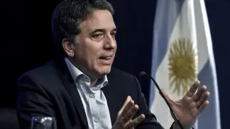 Dujovne y Sandleris viajan a Davos con las cuentas en orden y en busca de inversiones
