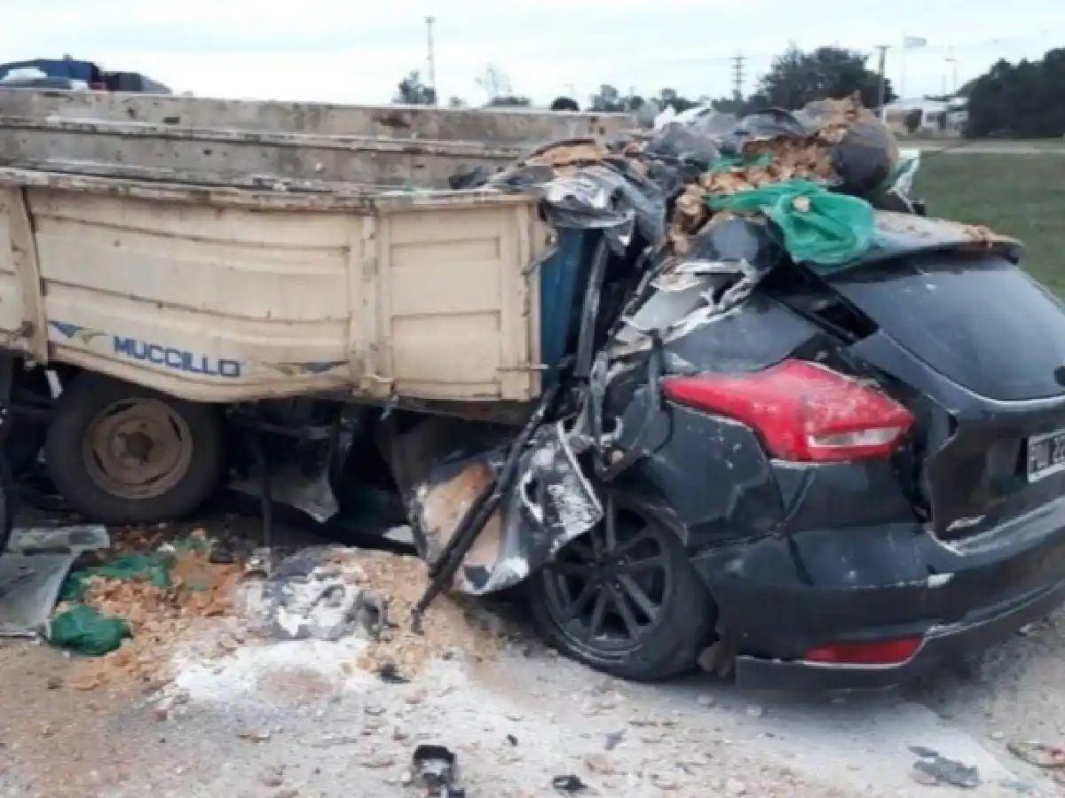 Dos muertos tras violento accidente en la ruta 19