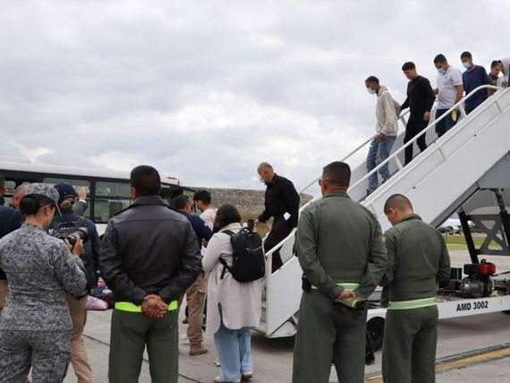 Un grupo de argentinos deportados por el gobierno de Donald Trump regresarán al país