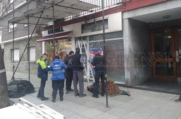Un obrero cayó de un andamio en el centro