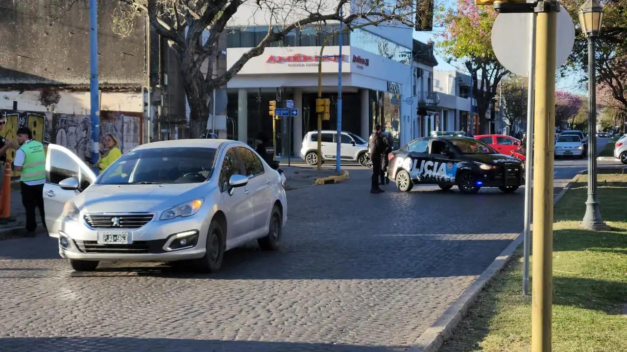 accidente de transito choque bv lehmann auto moto ambulancia sies 107 policia patrullero gur - 1