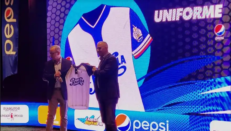 También se presentó el uniforme que se usará en el Festival del Jonrón en noviembre. Foto suministrada