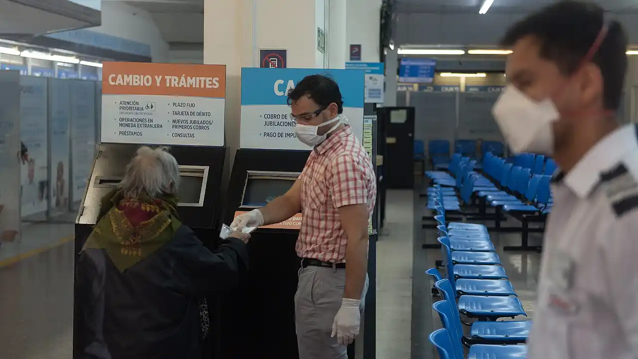 IFE, AUH y embarazo: Este lunes cobran los beneficiarios con DNI terminados en 9