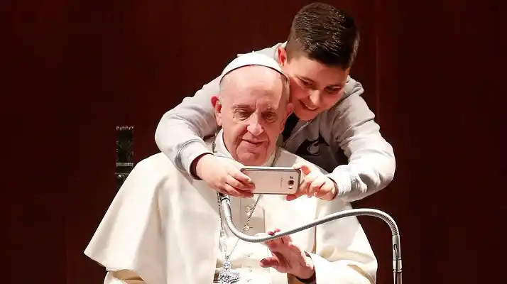 Papa Francisco: "Un grupito de individuos no puede controlar los recursos de medio mundo"