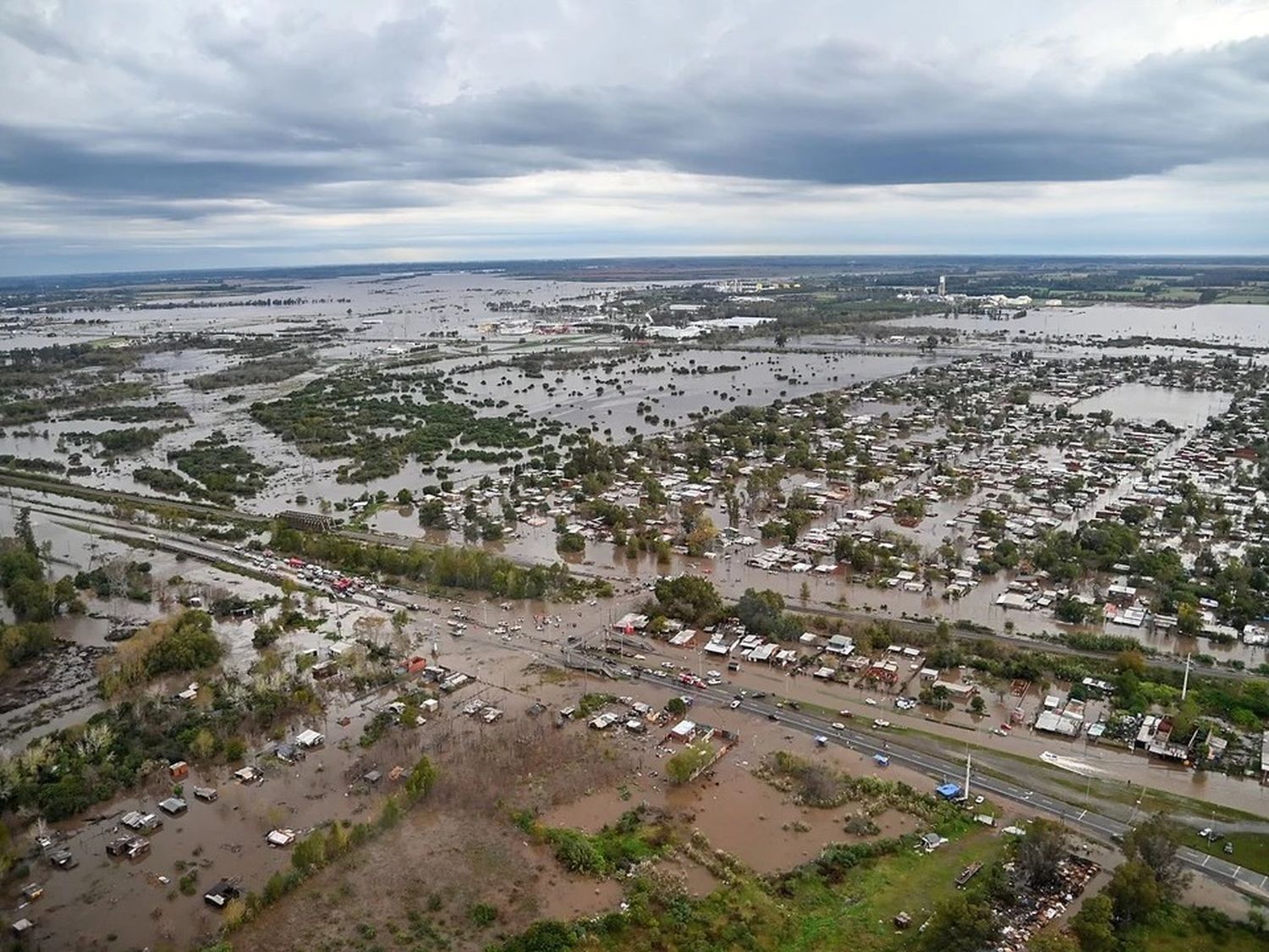 Un muerto y tres desaparecidos tras el temporal en Buenos Aires