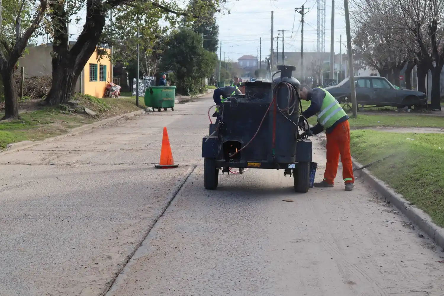 Trabajos de tomado de juntas en calle Quintana