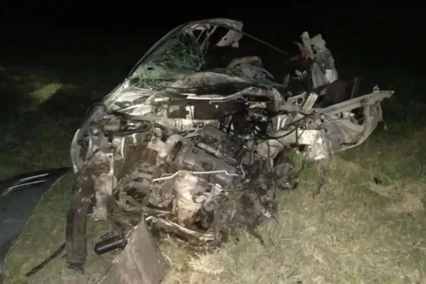 Autopista Rosario-Córdoba: un joven de 23 años murió en un choque entre un auto y un camión