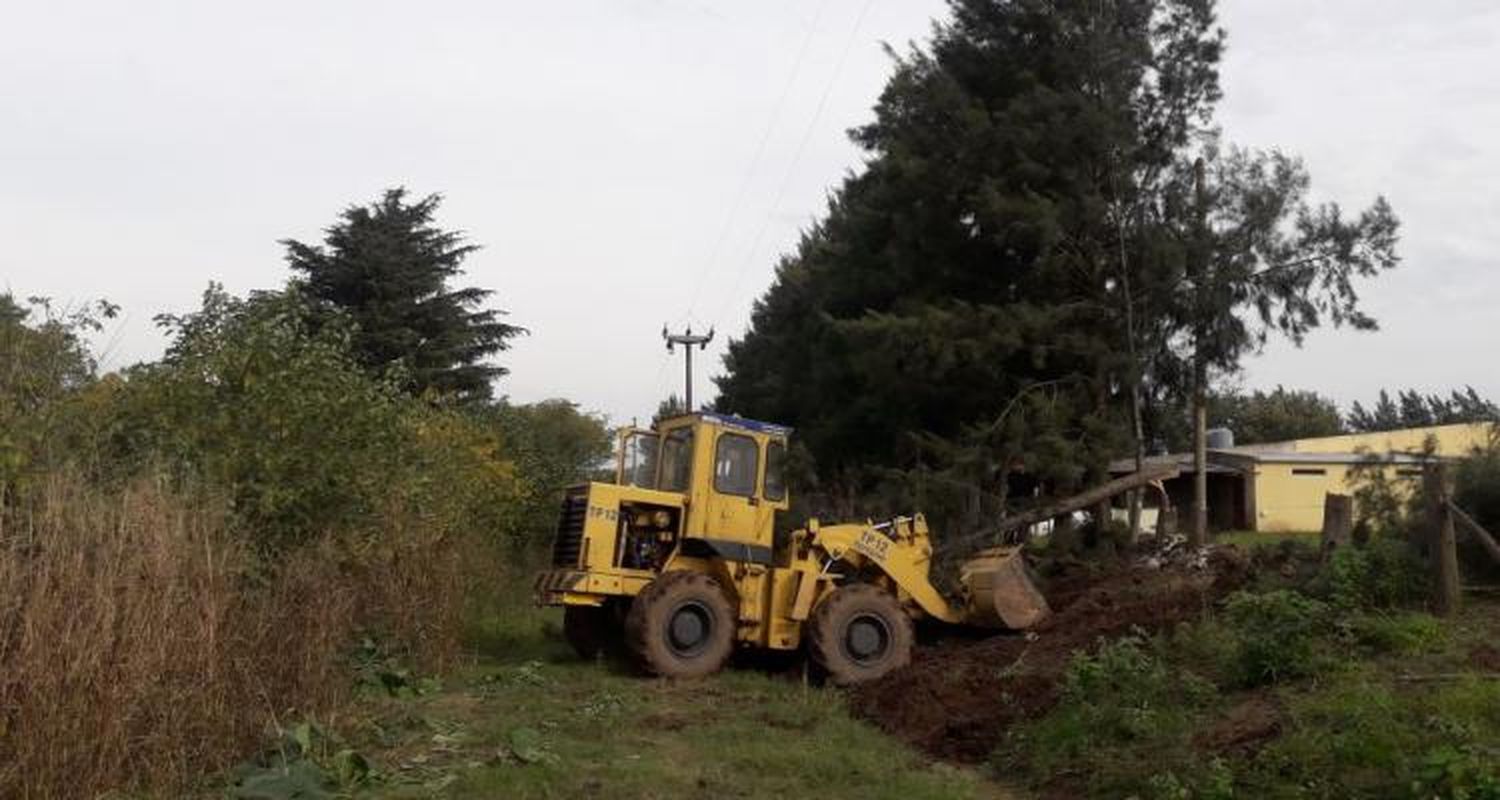 Una máquina que trabajaba en la zona rural dejó sin luz a buena parte de la ciudad