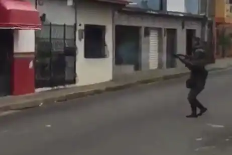 Video: Venezolana filmó cómo un soldado le disparó en la cabeza