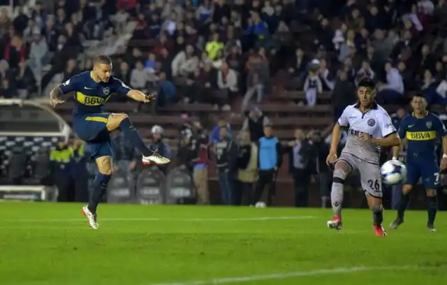 Apareció Benedetto y Boca gritó fuerte ante Lanús cerca del final
