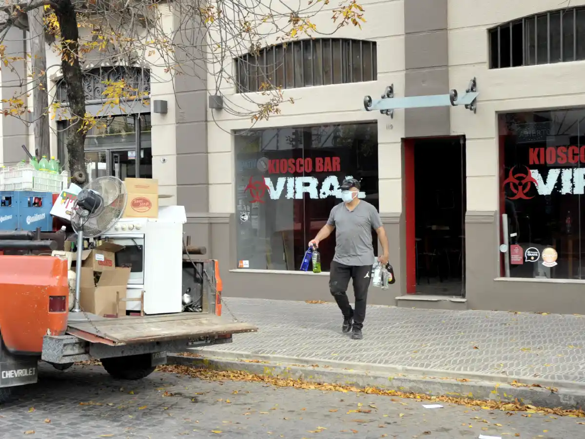  Dolorosa postal: un bar no aguantó y bajó definitivamente la persiana